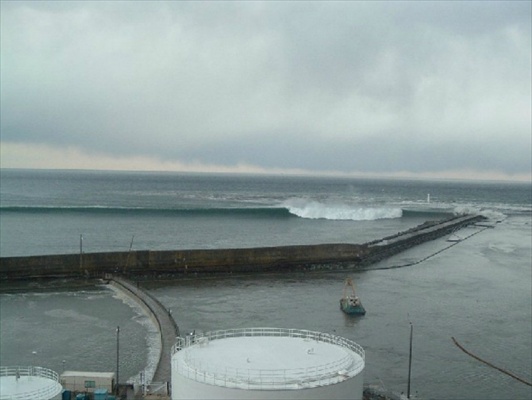 Tsunami hits Fukushima Dai-ichi nuclear power station