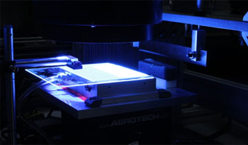GE researchers expose a pattern in UV light to print the intricate patterns on an ultrasound probe all at once, avoiding hours of cutting and refinement. PHOTO: General Electric