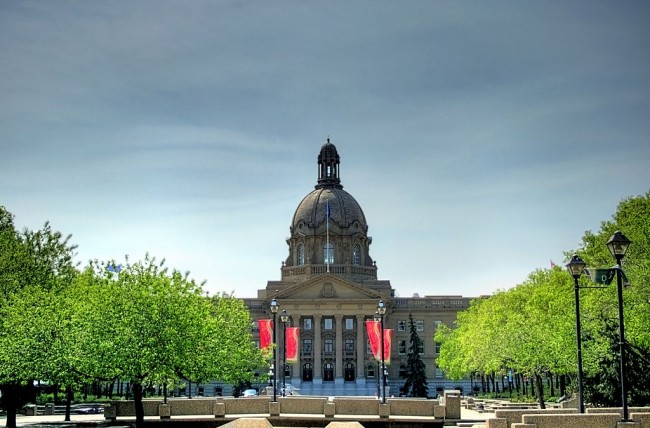 Fraser Institute study shows how more prudent public spending could ahve left Alberta better-positioned for oil crash. PHOTO: Winterforce Media, via Wikimedia Commons