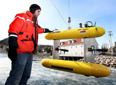 Kraken vice-president of engineering, David Shea, overseeing the deployment of the company's newly-acquired SQX-500 Unmanned Underwater Vehicle. PHOTO: Kraken 