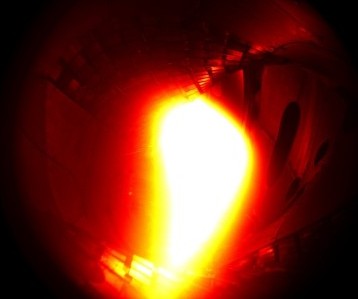 The reactor's first helium plasma, which reached temperatures of more than 1,000,000 C.  PHOTO: IPP
