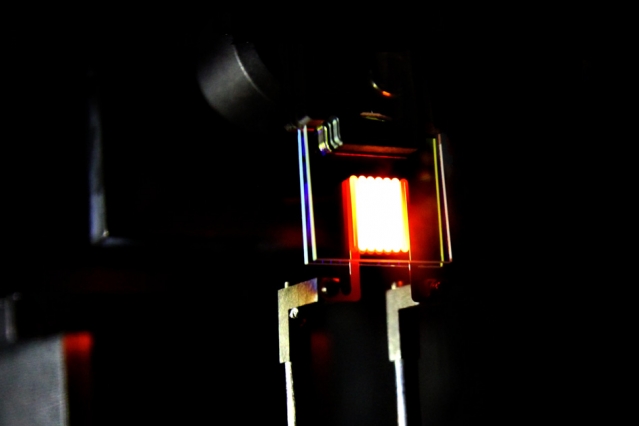 The proof-of-concept device built by MIT researchers. They say the device already achieves efficiency comparable to some compact fluorescent and LED bulbs. PHOTO: MIT