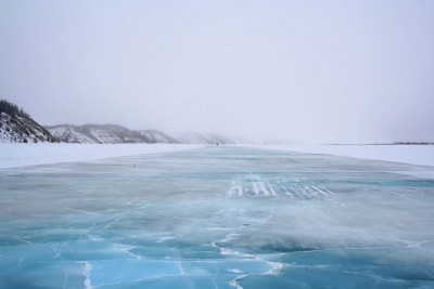 The current route between Inuvik and Tuktoyaktuk is a seasonal ice road. PHOTO: Ian Mackenzie, via Wikimedia Commons