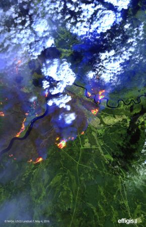 Satellite images that show the extent of the Fort McMurray forest fire as of May 4, 2016. PHOTO: CNW Group/Effigis Géo-Solutions inc.