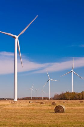 Wind energy developments have become controversial topics in a number of Ontario municipalities. PHOTO: Ernesto Andrade, via Flickr